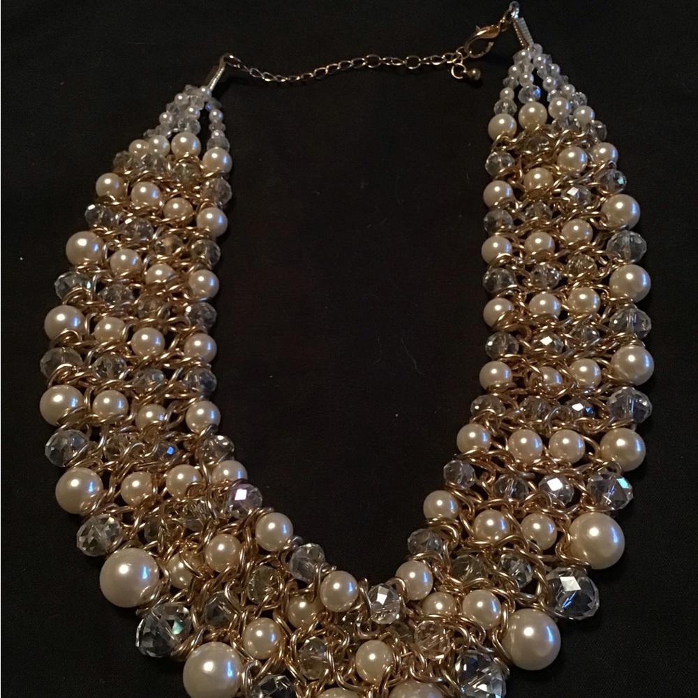 FAUX PEARL & CRYSTAL BEAD STATEMENT NECKLACE GOLD TONE UNBRANDED GUC - Picture 3 of 3